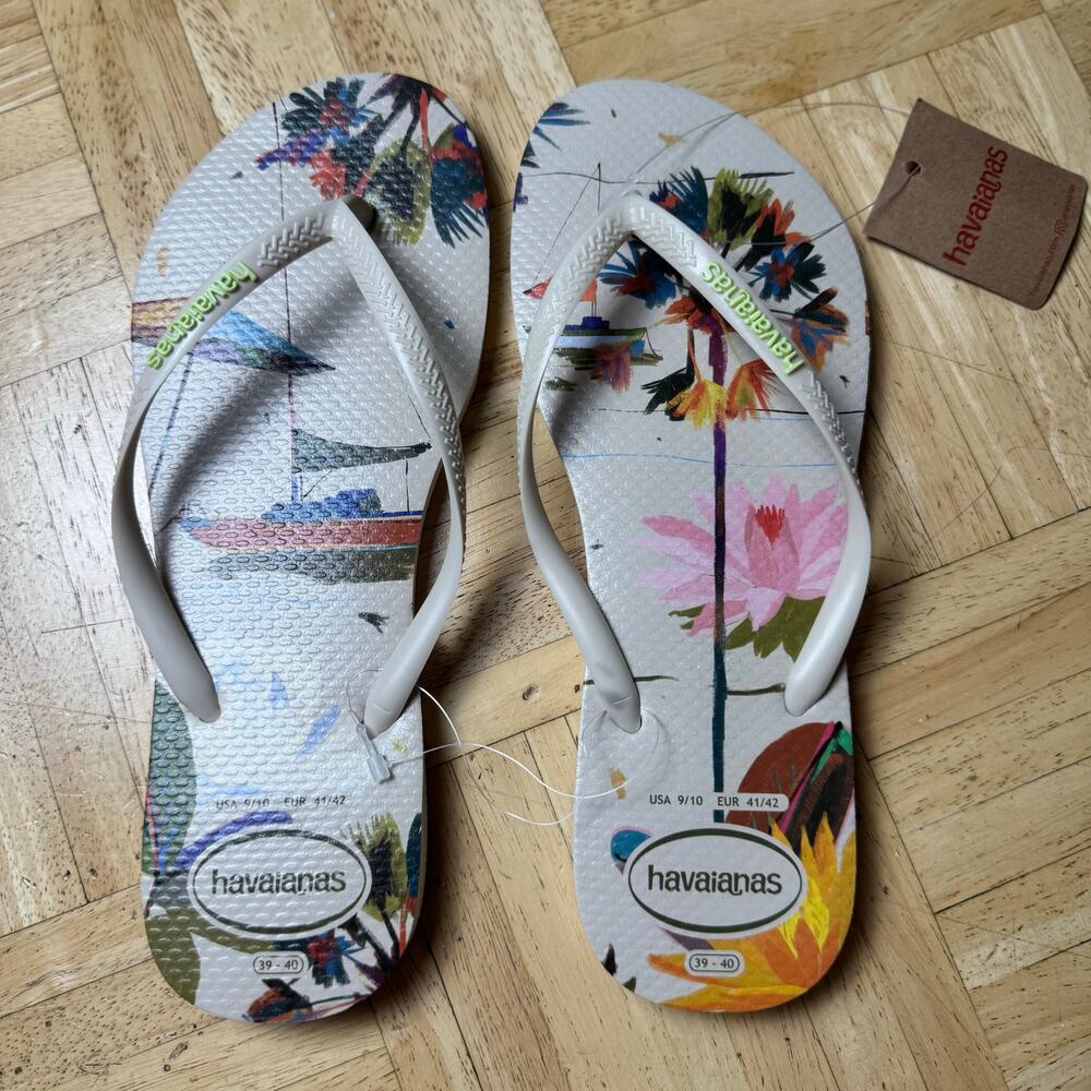 NWT Havaianas Women’s Tropical Floral Beach Flip Flops Beige Size 9/10